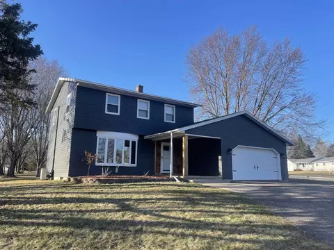 902 Highland Ln, Medford, WI 54451