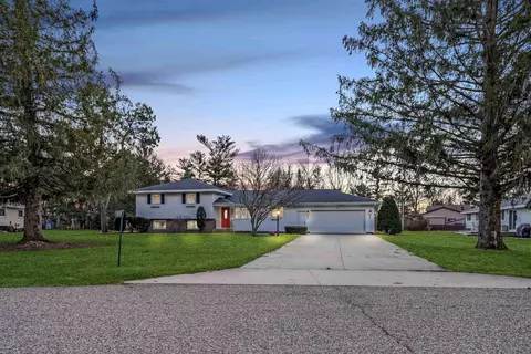 1010 Weeping Willow Dr, Wisconsin Rapids, WI 54494