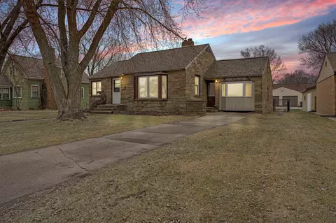 931 Wisconsin River Dr, Port Edwards, WI 54469