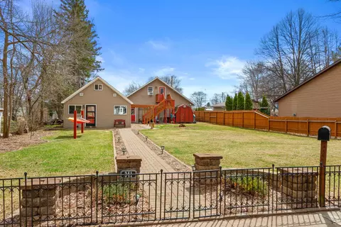 341 Island Ave, Port Edwards, WI 54469