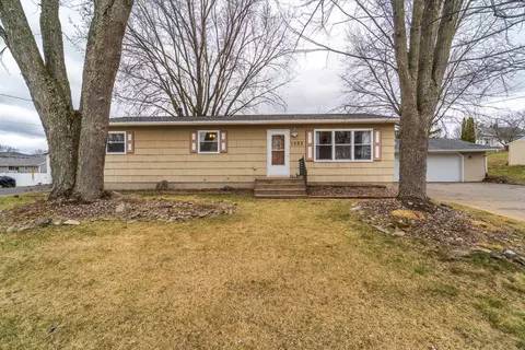 1332 N 1st Ave, Wausau, WI 54401