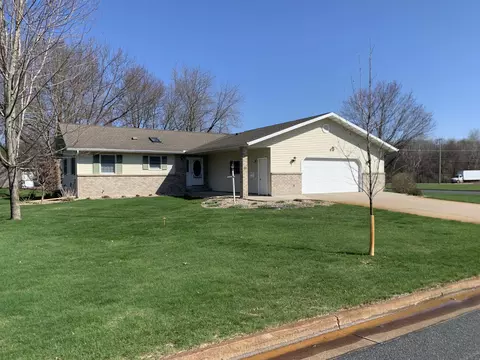 1020 Cheryl Ct, Port Edwards, WI 54469
