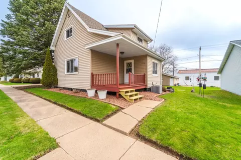 208 Walnut St, Marathon, WI 54448