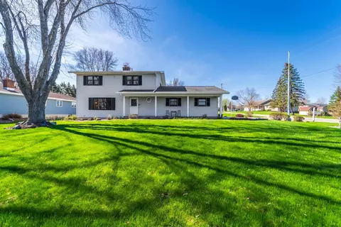 525 Kreutzer St, Athens, WI 54411