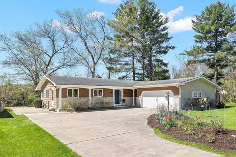528 Park Ave, Waupaca, WI 54981