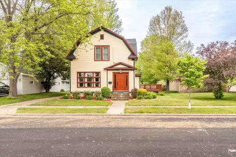 330 1st St, Port Edwards, WI 54469