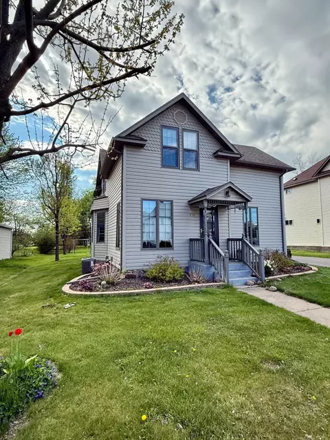 211 S 4th St, Abbotsford, WI 54405