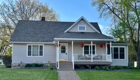 206 E Blackhawk Ave, Stetsonville, WI 54480
