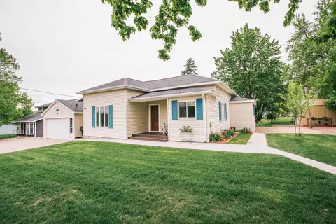 208 W Miller St, Greenwood, WI 54437