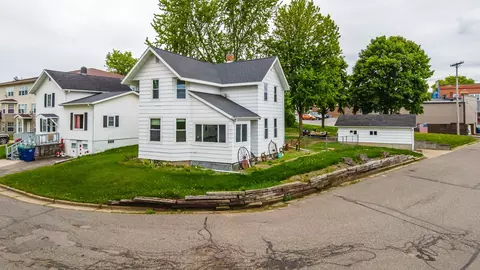 101 Kreutzer St, Athens, WI 54411