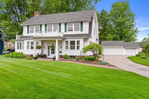 341 Wisconsin River Dr, Port Edwards, WI 54469