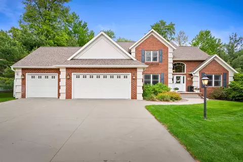 1860 Whitewater Cv, Plover, WI 54467