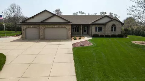 7319 Springhelt Dr, Dane, WI 53529 photo 2