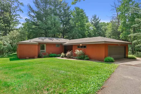 49 Ridgewood Dr, Stevens Point, WI 54481