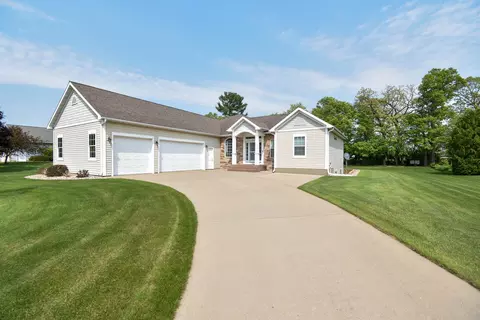 1825 Prescott Dr, Stevens Point, WI 54482
