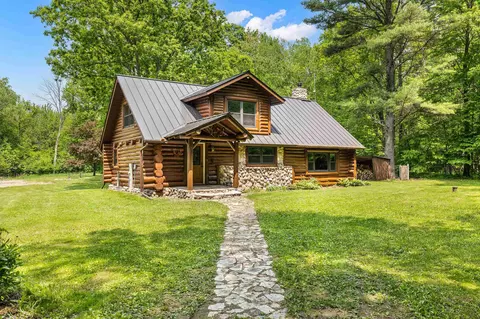 e1424 North Lake Road, Iola, WI 54945