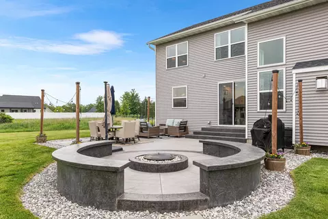 Exterior - 650 W Silverleaf Ct, Plover, WI 54467 photo 5 of 9