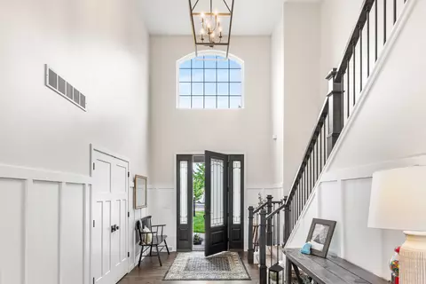 Entry Way - 650 W Silverleaf Ct, Plover, WI 54467 photo 1 of 6