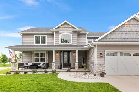 Exterior - 650 W Silverleaf Ct, Plover, WI 54467 photo 2 of 9