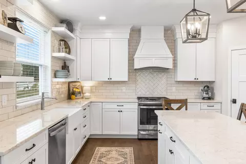 Kitchen - 650 W Silverleaf Ct, Plover, WI 54467 photo 3 of 5