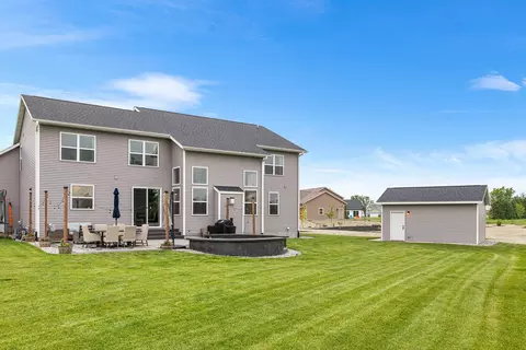 Exterior - 650 W Silverleaf Ct, Plover, WI 54467 photo 6 of 9