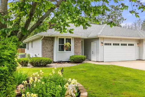 303 White Oak Ave, Plover, WI 54481