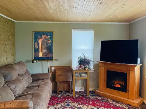 Living - 140 Jackson St, Iola, WI 54945 photo 3 of 4