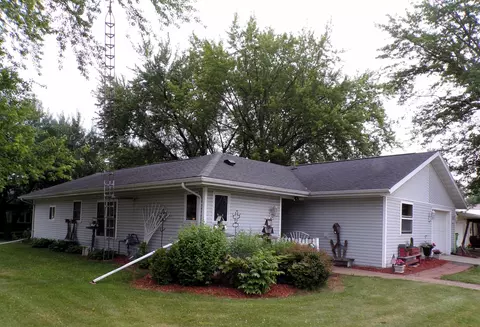 210 W South St, Loyal, WI 54446