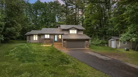275 Fairway Dr, Iola, WI 54945