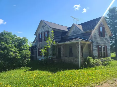 n10130 Wisconsin 49, Iola, WI 54945