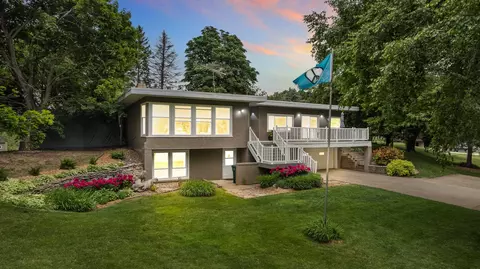 1242 Edgewood Dr, Appleton, WI 54913