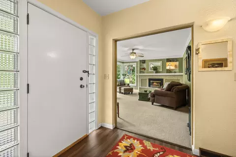 Entry Way - 1242 Edgewood Dr, Appleton, WI 54913 photo 3 of 8