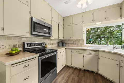 Kitchen - 1242 Edgewood Dr, Appleton, WI 54913 photo 1 of 3