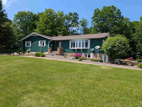 117642 Windfall Hill Rd, Athens, WI 54411