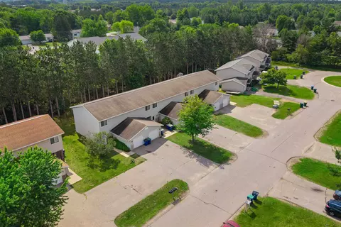 3430 3440 Hoffman Dr, Plover, WI 54467 photo 2