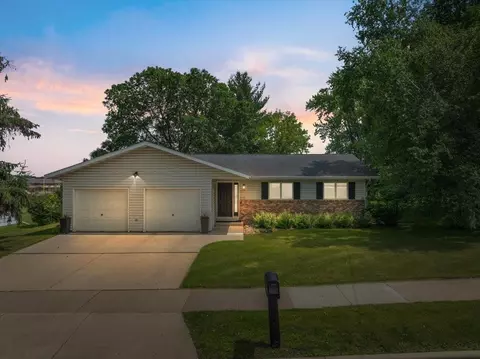 615 N Peach Ave, Marshfield, WI 54449