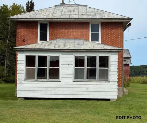 e1384 Wolf River Road, Iola, WI 54945