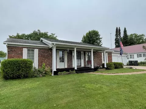 183 S 2nd St, Dorchester, WI 54425