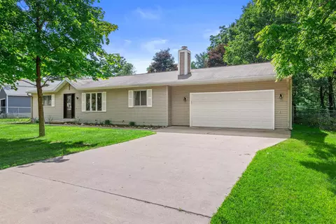 908 Essex Ct, Nekoosa, WI 54457