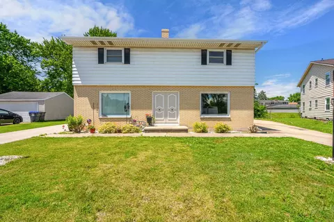1133-1135 Primrose Ct, Neenah, WI 54956