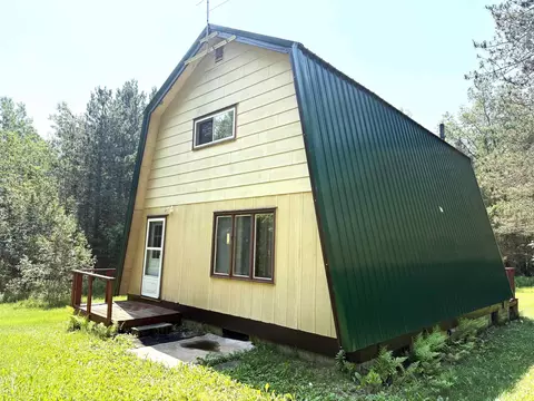 7786 Danielczak Rd, Armstrong Creek, WI 54103