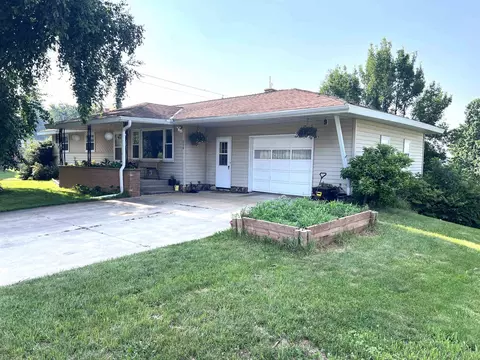 608 7th St, Marathon, WI 54448
