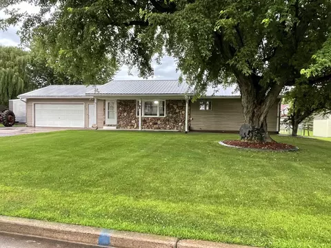 512 N 6th St, Colby, WI 54421
