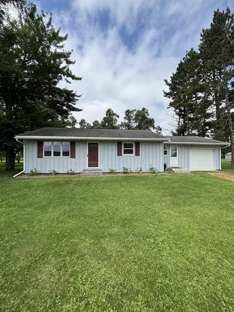 208626 County Road Y, Hatley, WI 54440