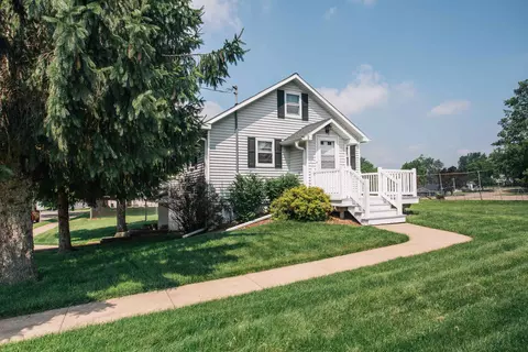 106 W Division St, Greenwood, WI 54437