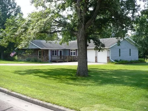 405 E Depot St, Greenwood, WI 54437