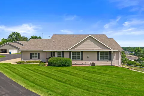 200 Vista Ct, Waupaca, WI 54981