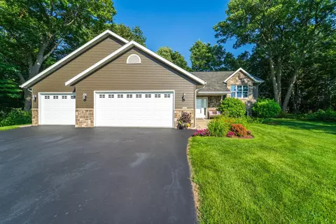 2581 Moondance Dr, Kronenwetter, WI 54455