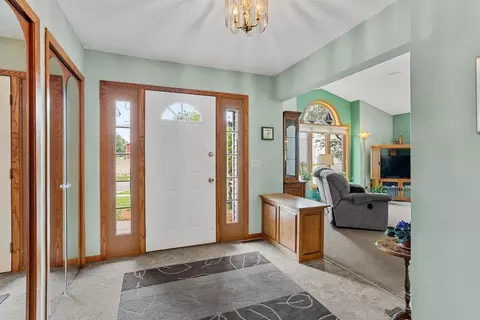 Entry Way - 312 E 17th St, Marshfield, WI 54449 photo 2 of 3