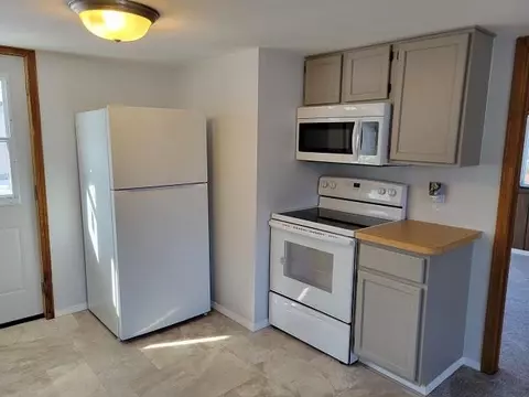 Kitchen - 613 E Becker Rd, Marshfield, WI 54449 photo 1 of 2